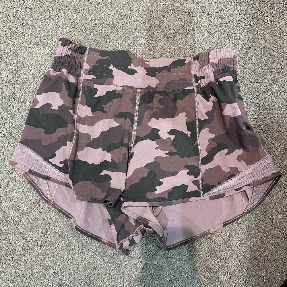 Lululemon Hotty Hot High-Rise Lined Short 2.5"